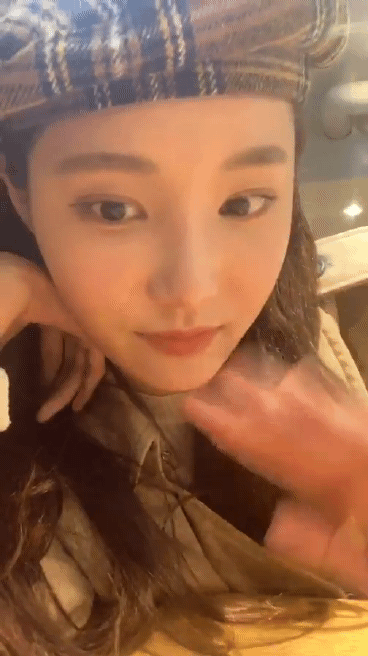 어제 3주년 기념 인스타 라이브한 모모랜드 연우(2).gif | 인스티즈