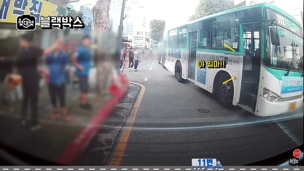 버스에 발로 화풀이하는 학생...jpg | 인스티즈