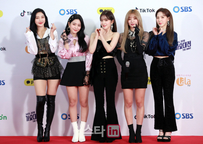 오늘 sbs가요대전 걸그룹 레드카펫 단체사진 | 인스티즈