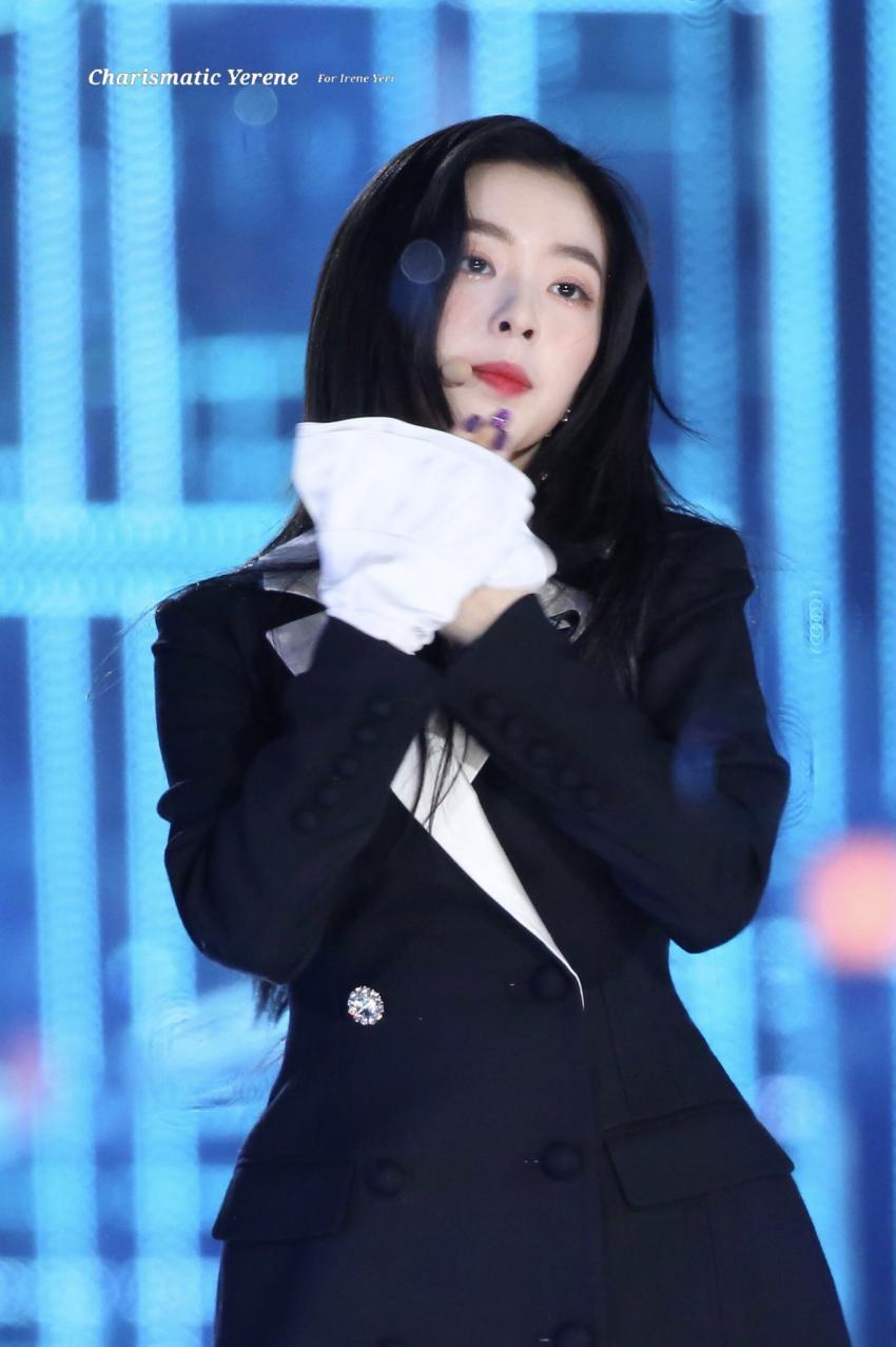 시상식에서 미모 폭격하고 다니는 아이린.jpg | 인스티즈