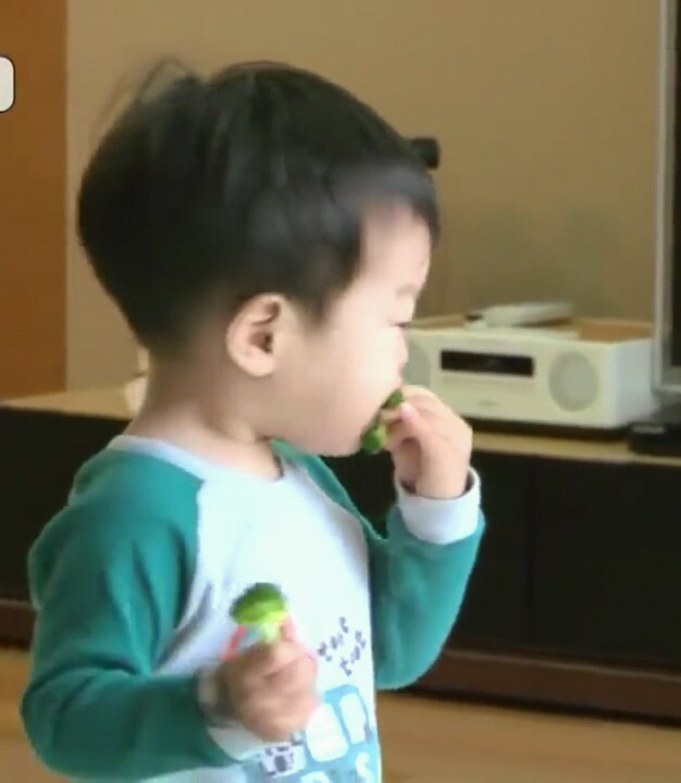서준이의 귀여운 한입들 | 인스티즈