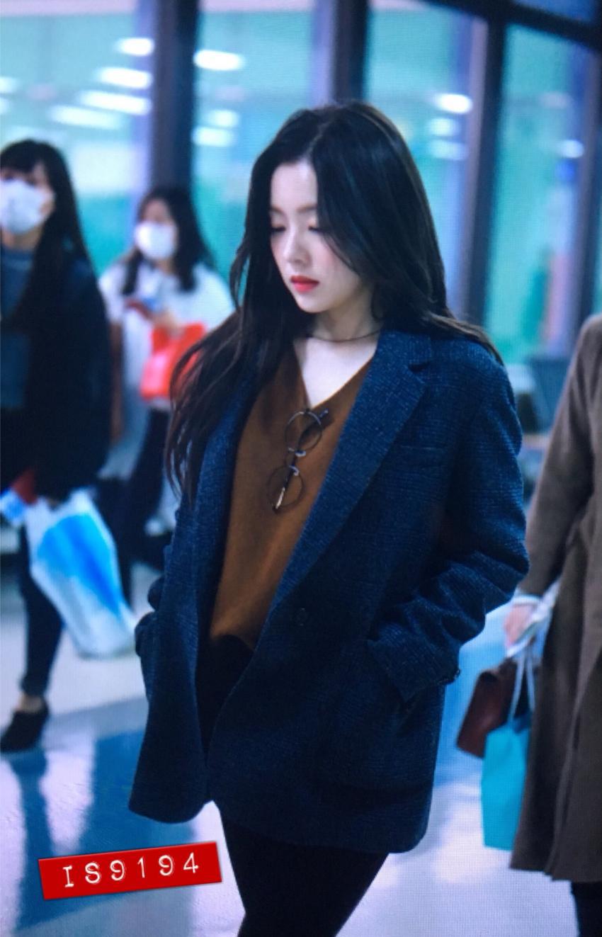 오전에 따숩게 옷 챙겨입고 출국한 레드벨벳 공항 프리뷰 | 인스티즈