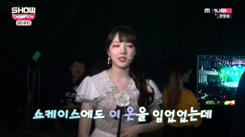 뱃살 때문에 고통받는 여자친구 예린.jpg | 인스티즈