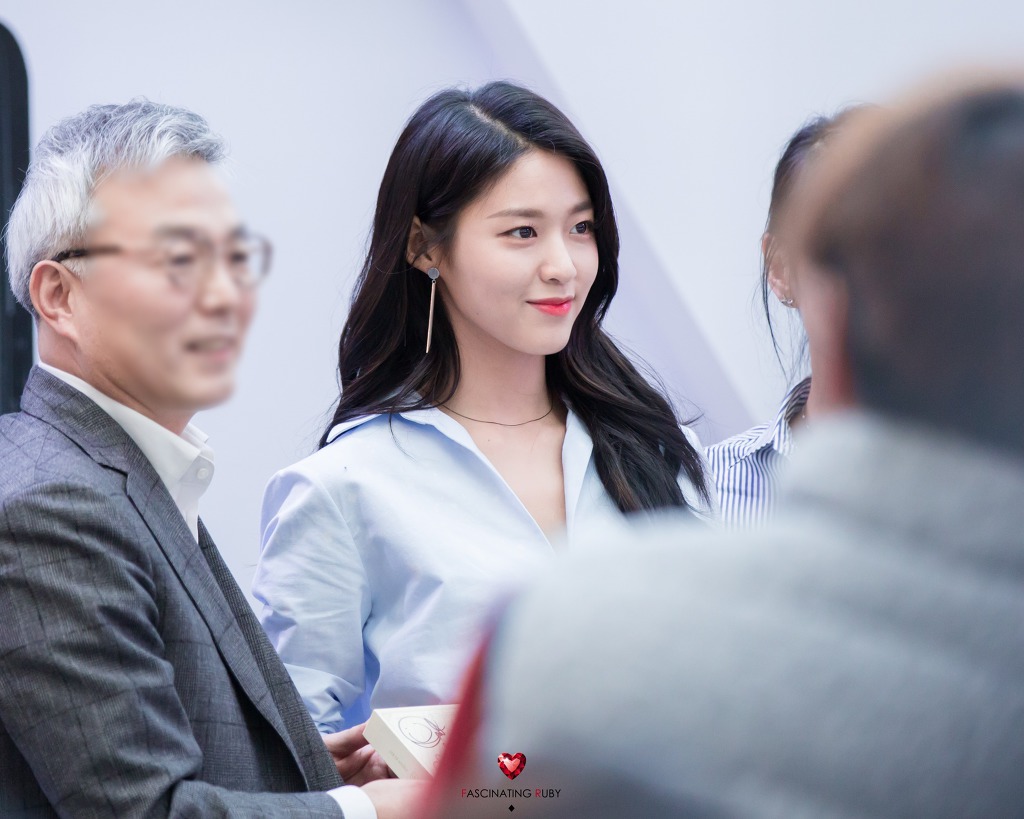 오늘 생일을 맞은 설현이.jpgif | 인스티즈