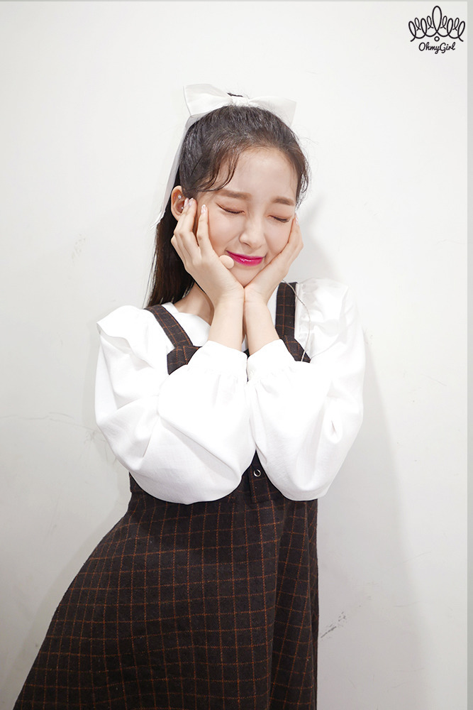 오마이걸 불꽃놀이 비하인드 사진 | 인스티즈