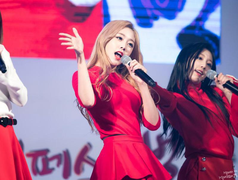 러블리즈 지수는 금발이 낫다 vs 흑발(어두운)쪽이 낫다 | 인스티즈