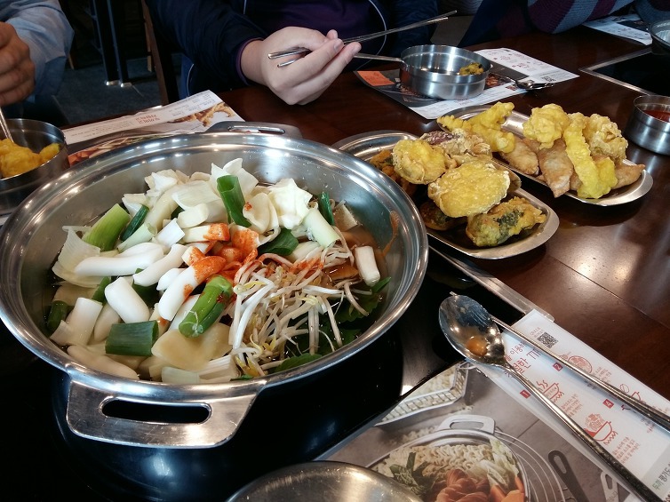 망할 줄 알았는데 의외로 스테디로 자리잡은 무한리필 프랜차이즈....JPG | 인스티즈
