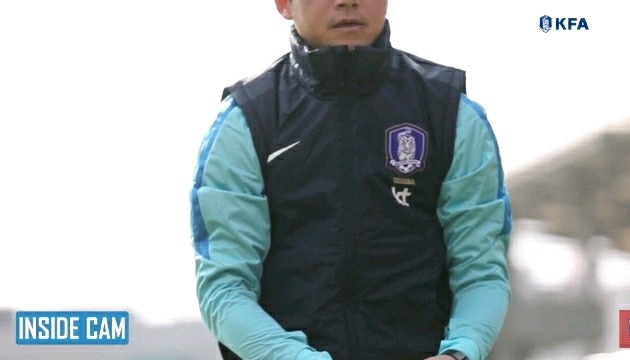 공 살리기 게임 꼴찌해서 얼차려받는 김남일.... | 인스티즈