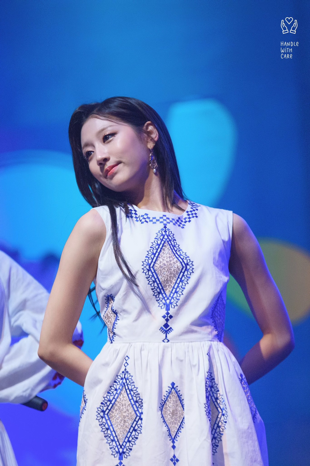 [러블리즈] 밤이 되어도 더운 것 같아서 예인이 | 인스티즈