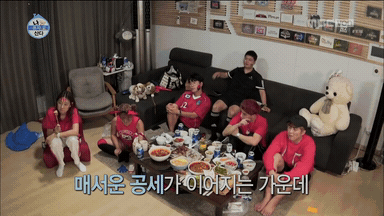 팬티 한장 사고 싶었던 전현무.gif (나혼자산다) | 인스티즈
