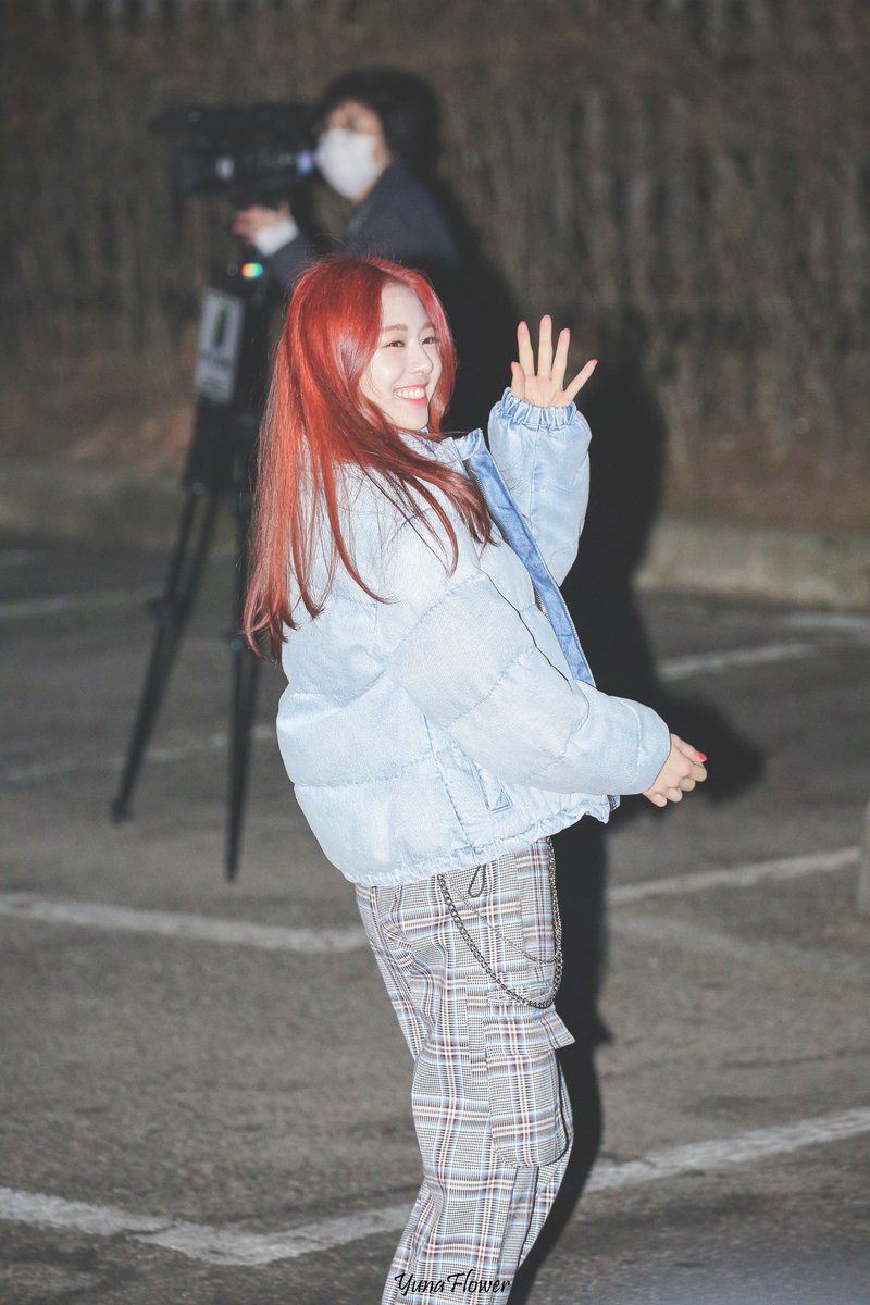 빨간머리가 잘어울리는 ITZY 유나.jpgif | 인스티즈