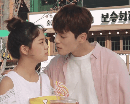 [학교2017] 뽀뽀신 구도별로 찍느라 7번이나 볼뽀뽀한 김세정 김정현.jpgif | 인스티즈