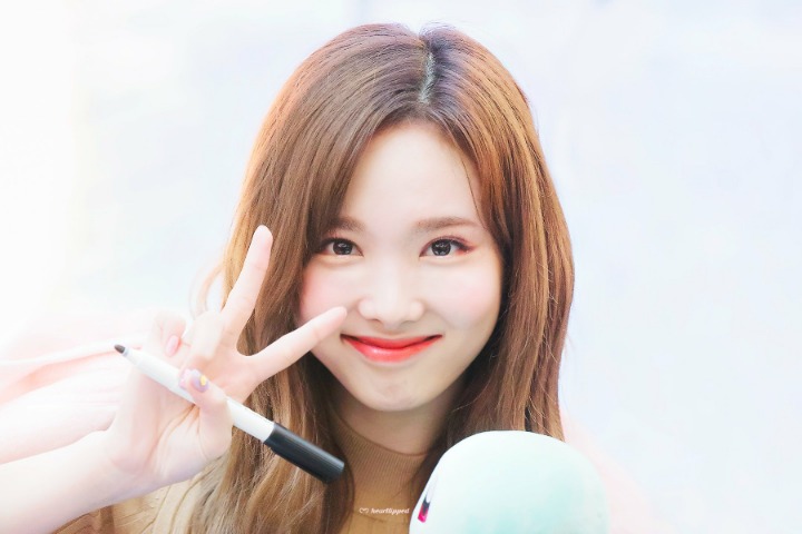트와이스 지붕킥 기념 나연.jpg | 인스티즈